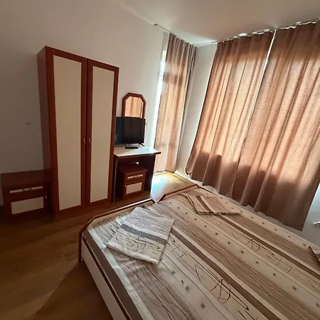 Guest house Dayana 3 *