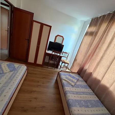 Dayana 3 Guest house *